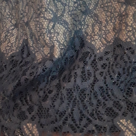 Buttans brand dress with beautiful lace detail - Picture 2 of 3